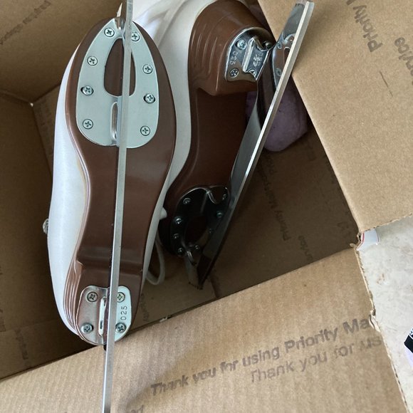 Jackson Artiste Girls Ice Skates Like New Size 3 1/2 C Brand New Skate Guards - Picture 13 of 13